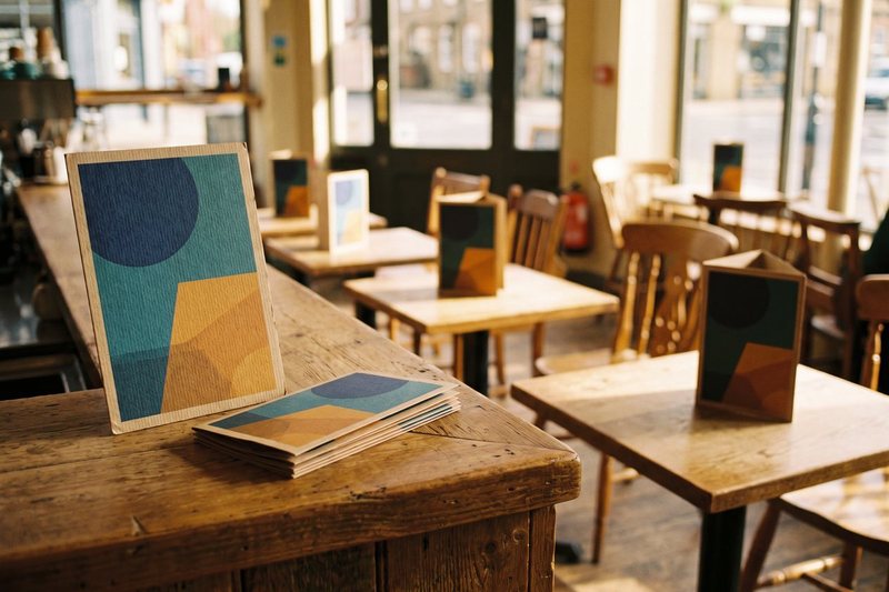 Tent cards and showcards in a cafe